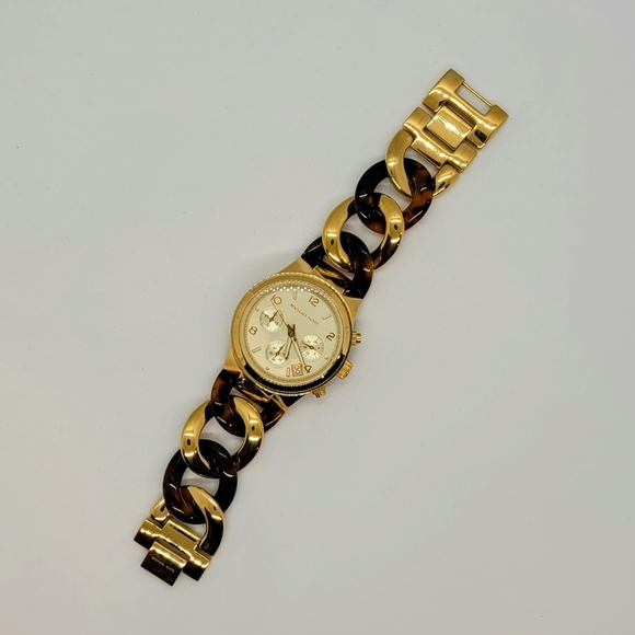 Michael Kors Chain MK4222 Women's Wrist Watches, Gold Dial - Picture 6 of 7